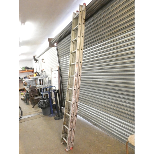 2259 - A set of 11-rung aluminium double extension ladders