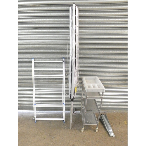 2262 - A mini catering trolley and a plastic clothes rack