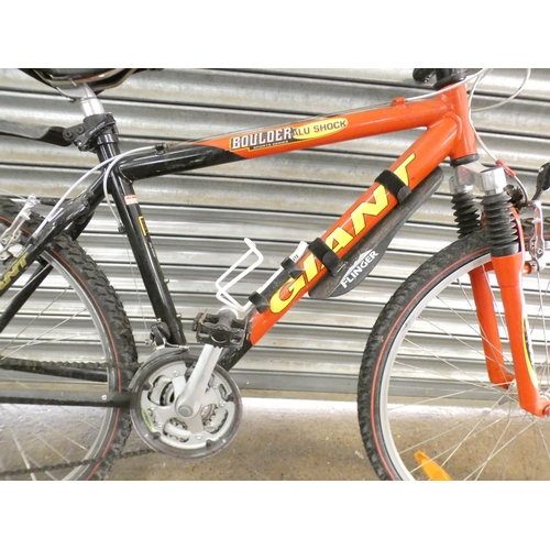 Giant boulder best sale shock mountain bike