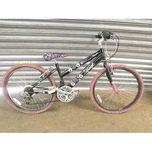 2272 - A Raleigh Krush girl's mountain bike