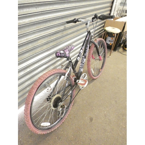 2272 - A Raleigh Krush girl's mountain bike