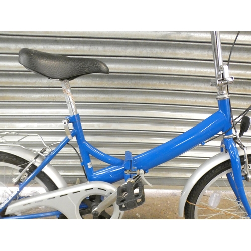 2276 - A vintage Raleigh folding bike