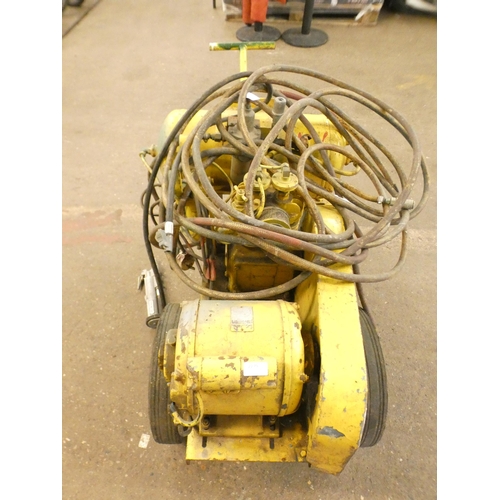 2279 - A heavy duty trolley compressor with hose and inflator