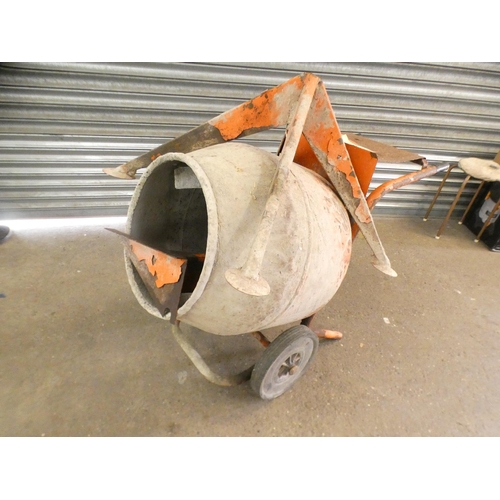 2286 - A Belle cement mixer with stand * Failed electrical testing due to damaged cable - sold as scrap