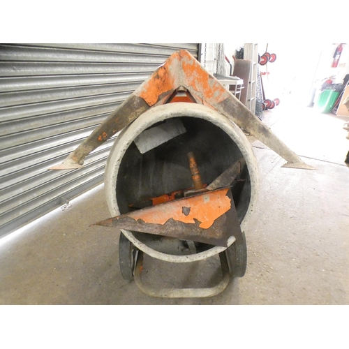 2286 - A Belle cement mixer with stand * Failed electrical testing due to damaged cable - sold as scrap