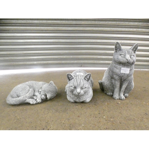 2292 - 3 stone effect Cat gardens figures