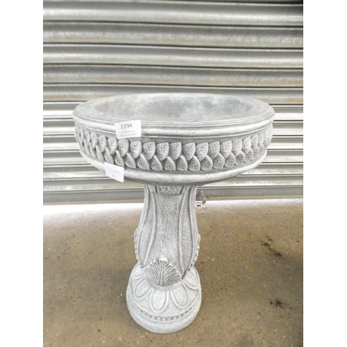 2294 - A large stone effect  bird bath