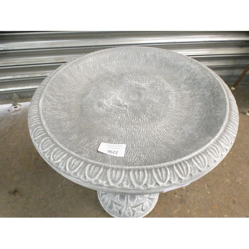 2296 - A stone effect bird bath