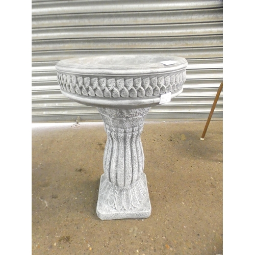 2297 - A large stone effect bird bath