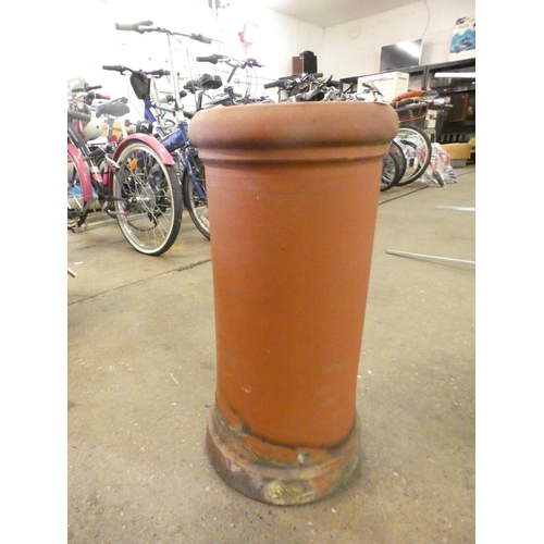 2316 - 3 Assorted terracotta chimney pots