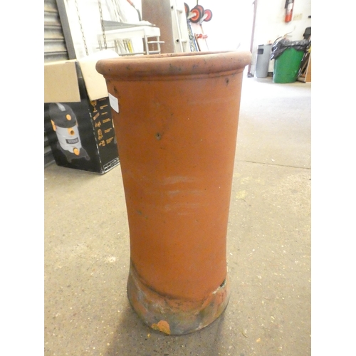 2316 - 3 Assorted terracotta chimney pots