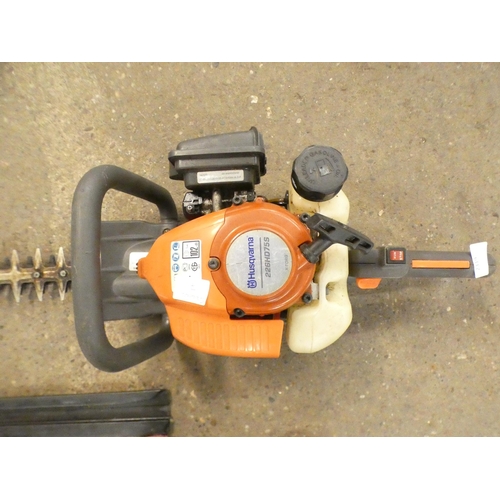 2319 - A Husqvarna 226HD75S petrol hedge cutter