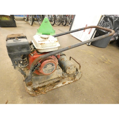 2336 - A Honda petrol engine wacker plate, a/f