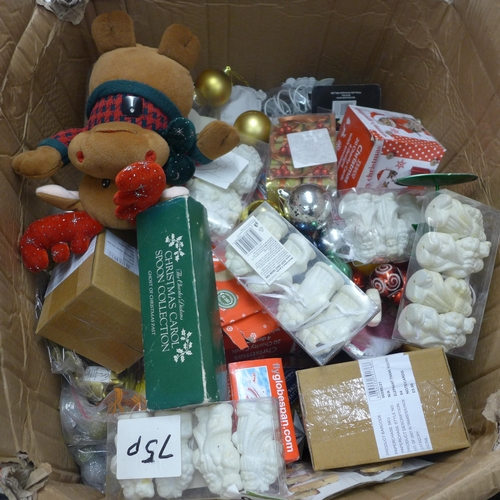 2480 - A box of Christmas decor