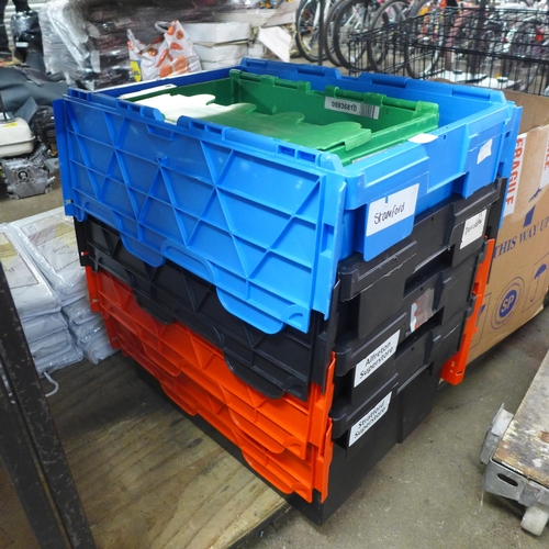 2501 - 5 Stackable storage boxes