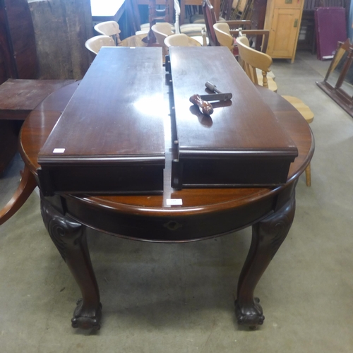 229 - An Edward VII mahogany extending dining table