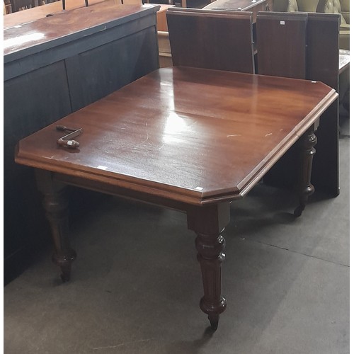 132 - A Victorian walnut extending dining table