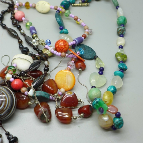 895 - A collection of necklaces