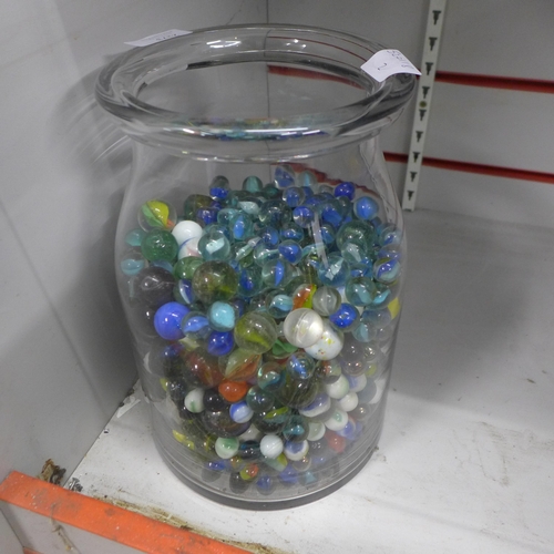 2122 - A large glass jar of marbles