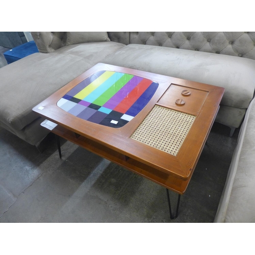 1393 - A TV coffee table