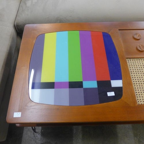 1393 - A TV coffee table