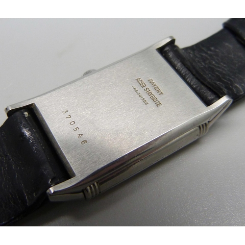 1001 - A Jaeger-LeCoultre Reverso wristwatch, 22mm case