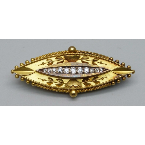 1005 - A 15ct gold brooch set with 11 diamonds, 8.1g, 4.5cm