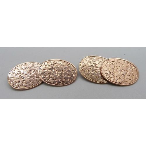 1017 - A pair of 9ct gold cufflinks with engraved floral design, 6.5g