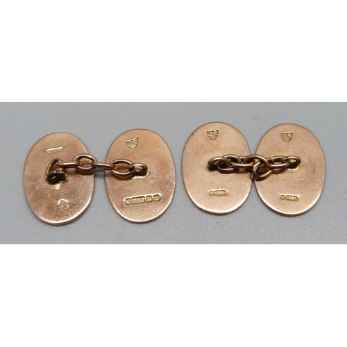 1017 - A pair of 9ct gold cufflinks with engraved floral design, 6.5g