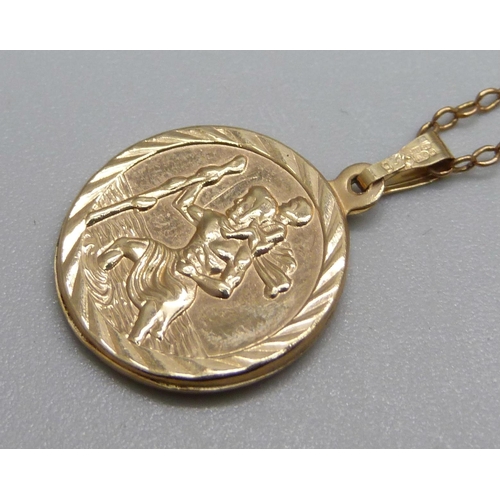 1020 - A 9ct gold St Christopher pendant and chain, 3.1g, one link a/f, chain approximately 51cm