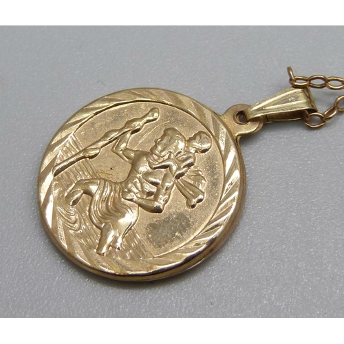 1020 - A 9ct gold St Christopher pendant and chain, 3.1g, one link a/f, chain approximately 51cm