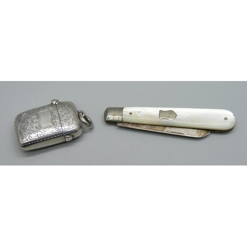 1035 - A silver and mother of pearl fruit knife, and a small silver vesta case, 14g