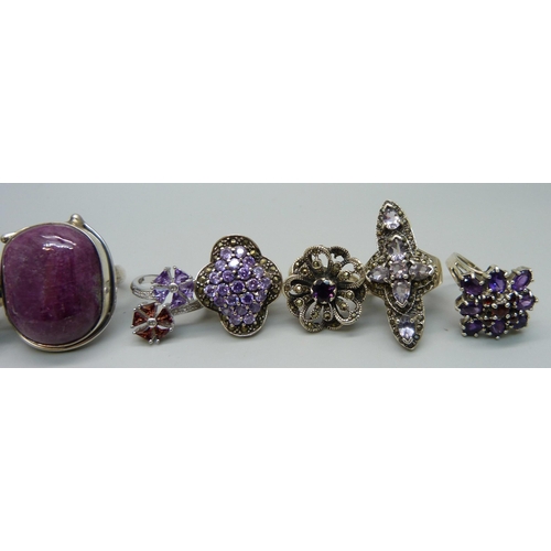 1039 - Nine large chunky silver rings including fluorite, garnet and amethyst, up to 36mm, 114g