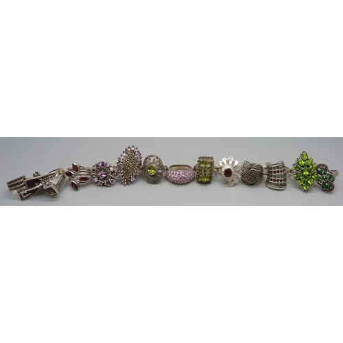 1040 - Twelve large chunky silver rings set with garnet, pearl and peridot, and one unmarked white metal ri... 