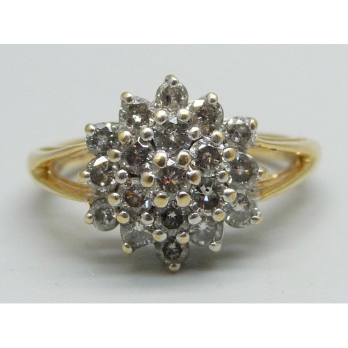 1045 - An 18ct gold and diamond cluster ring, one carat weight, 4.8g, N