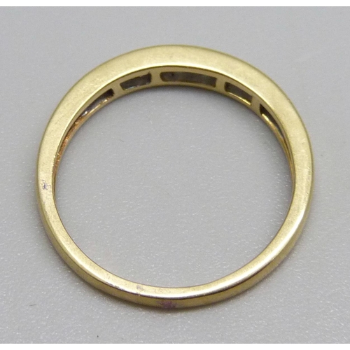 1046 - An 18ct gold half eternity ring, 0.25ct, 1.9g, M