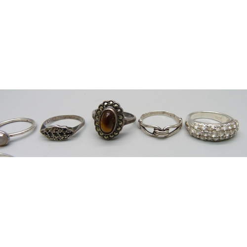 1055 - Eleven silver rings, 34g