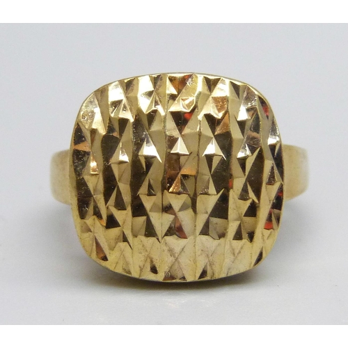 1082 - A silver gilt designer style ring, L