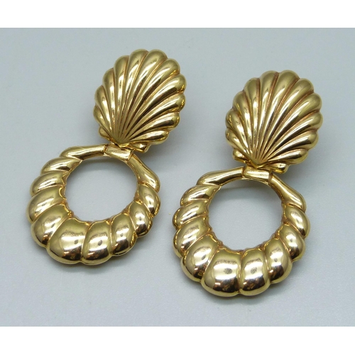 1104 - A pair of Italian 9ct gold designer earrings, signed Unoaerre, 8.2g, 4.6cm drop