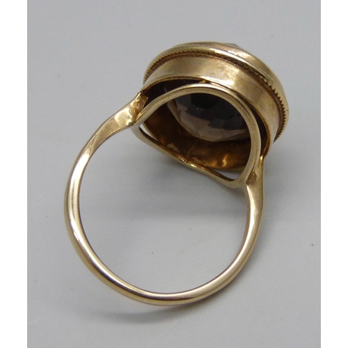 1111 - A 9ct gold and smoky quartz ring, 4.3g, M