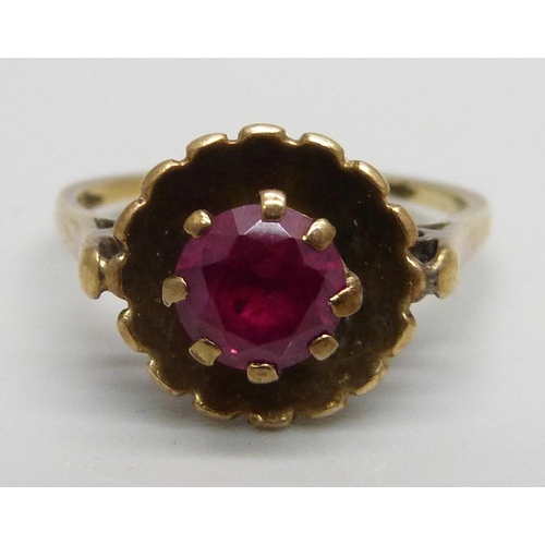 1116 - A 9ct gold ring set with a ruby, 2.7g, L