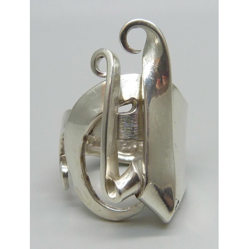 1138 - A Gorham silver fork ring, 18g, N/O, 3.3cm