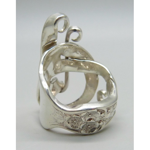 1138 - A Gorham silver fork ring, 18g, N/O, 3.3cm