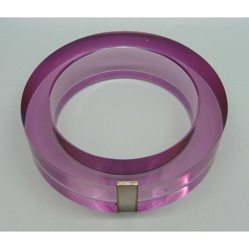 1141 - A silver mounted coloured acrylic bangle by Donna Karan, London 2007, 2.2cm width