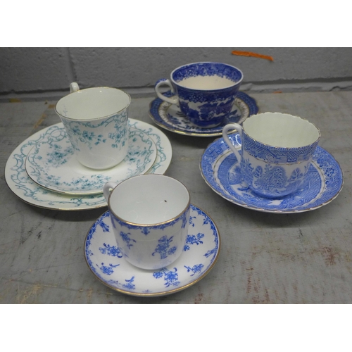 1182 - A collection of blue and white china including Booths, Washington Old Willow, Barratts Willow, etc. ... 