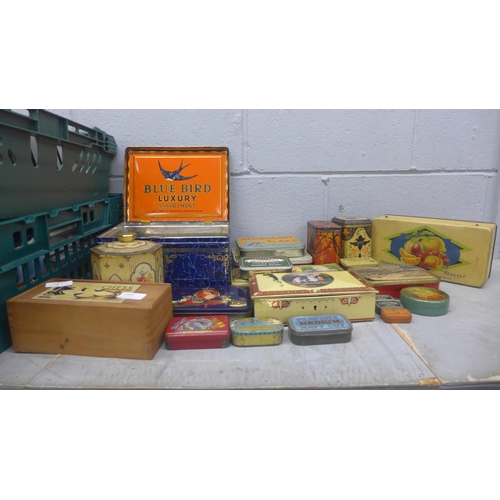 1187 - A set of K & C London chess pieces and a box of tins **PLEASE NOTE THIS LOT IS NOT ELIGIBLE FOR POST... 