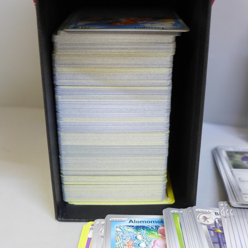 626 - 500 Pokemon cards with over 50 'shiny'