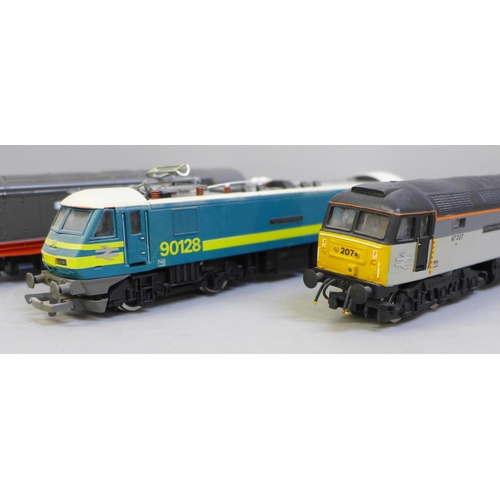 643 - Three Hornby OO gauge model diesel locomotives
