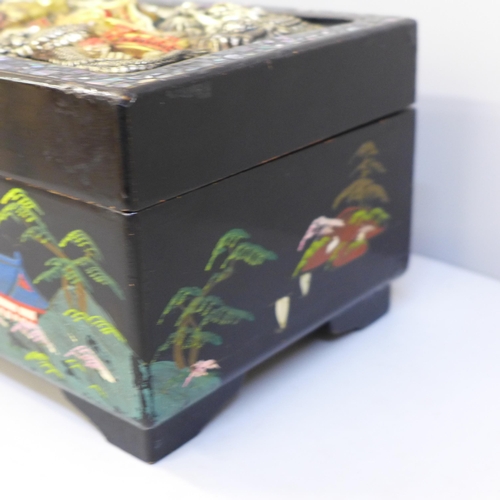 646 - A Japanese lacquered musical jewellery box