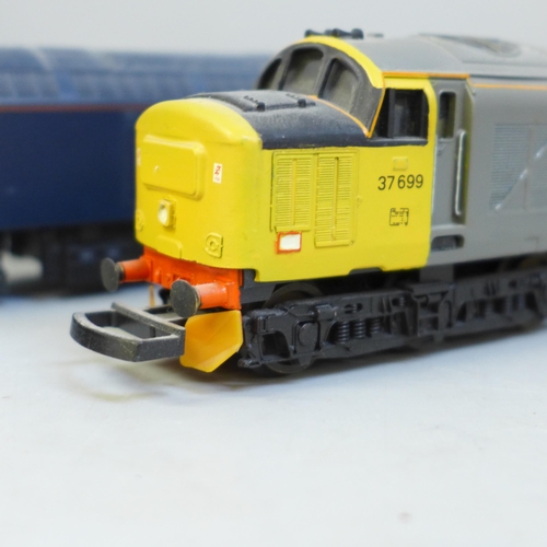 648 - Three Lima OO gauge model diesel locomotives